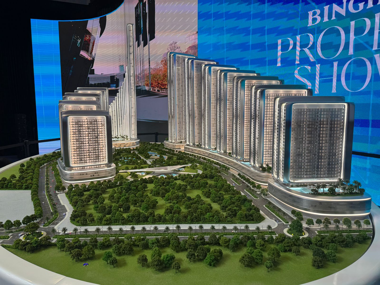 Mercedes-Benz Places-Binghatti City-4